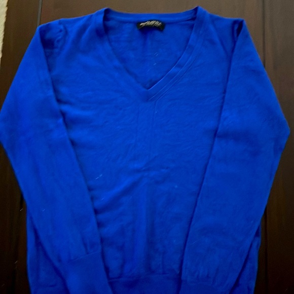 Banana Republic Sweater - Picture 1 of 3